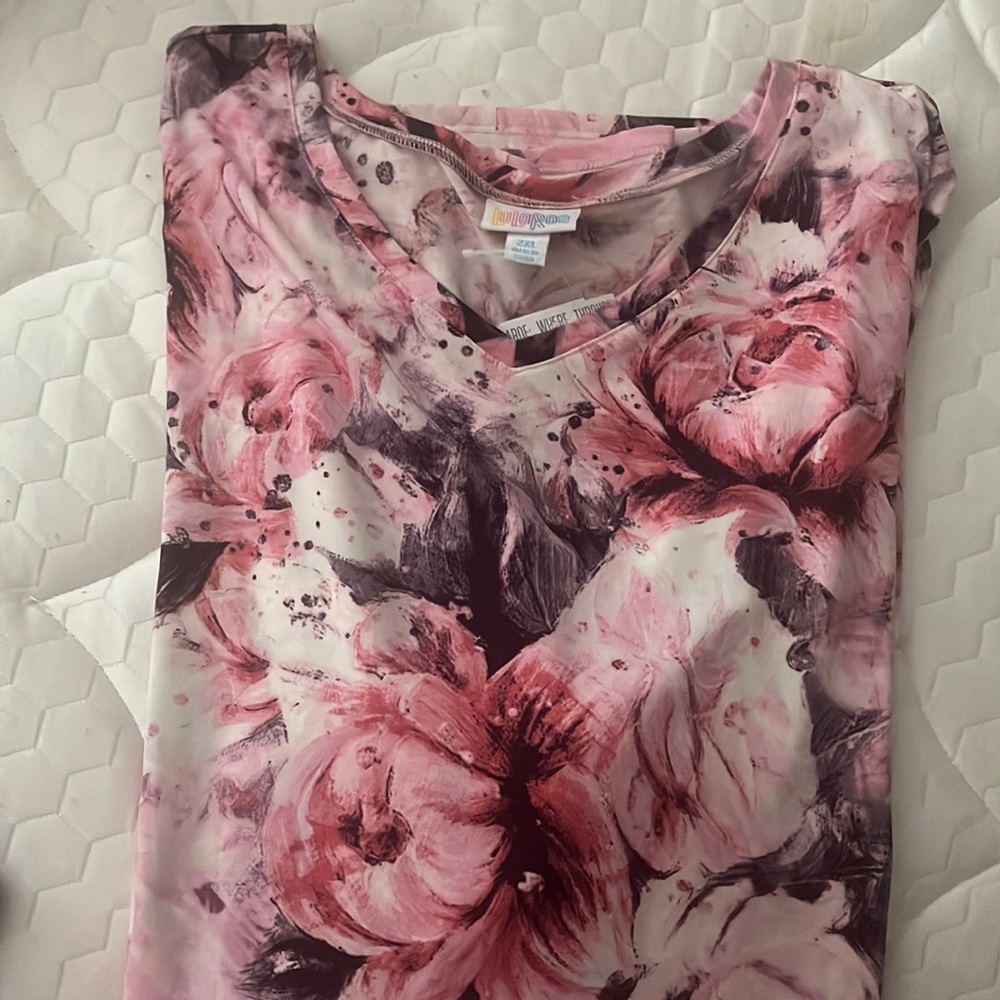 Top-Lularoe Elizabeth